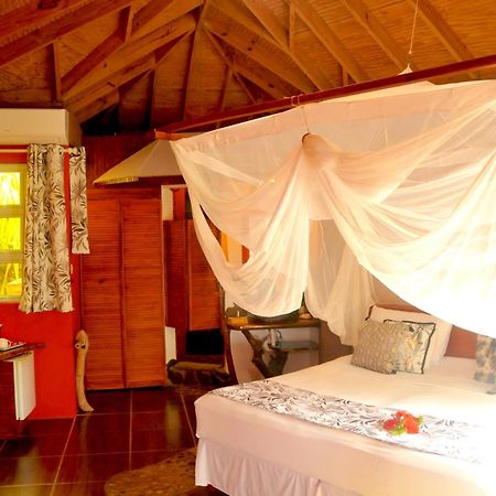 Mango Island Lodges Saint Joseph Bagian luar foto
