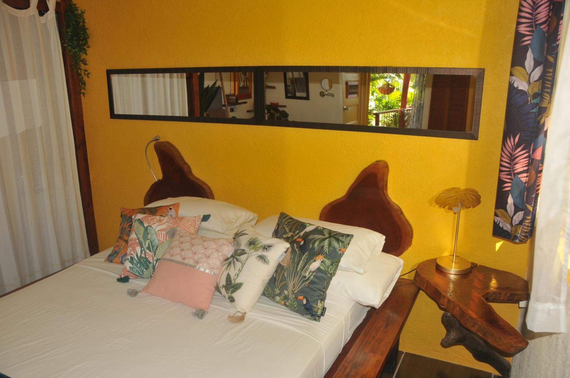 Mango Island Lodges Saint Joseph Bagian luar foto