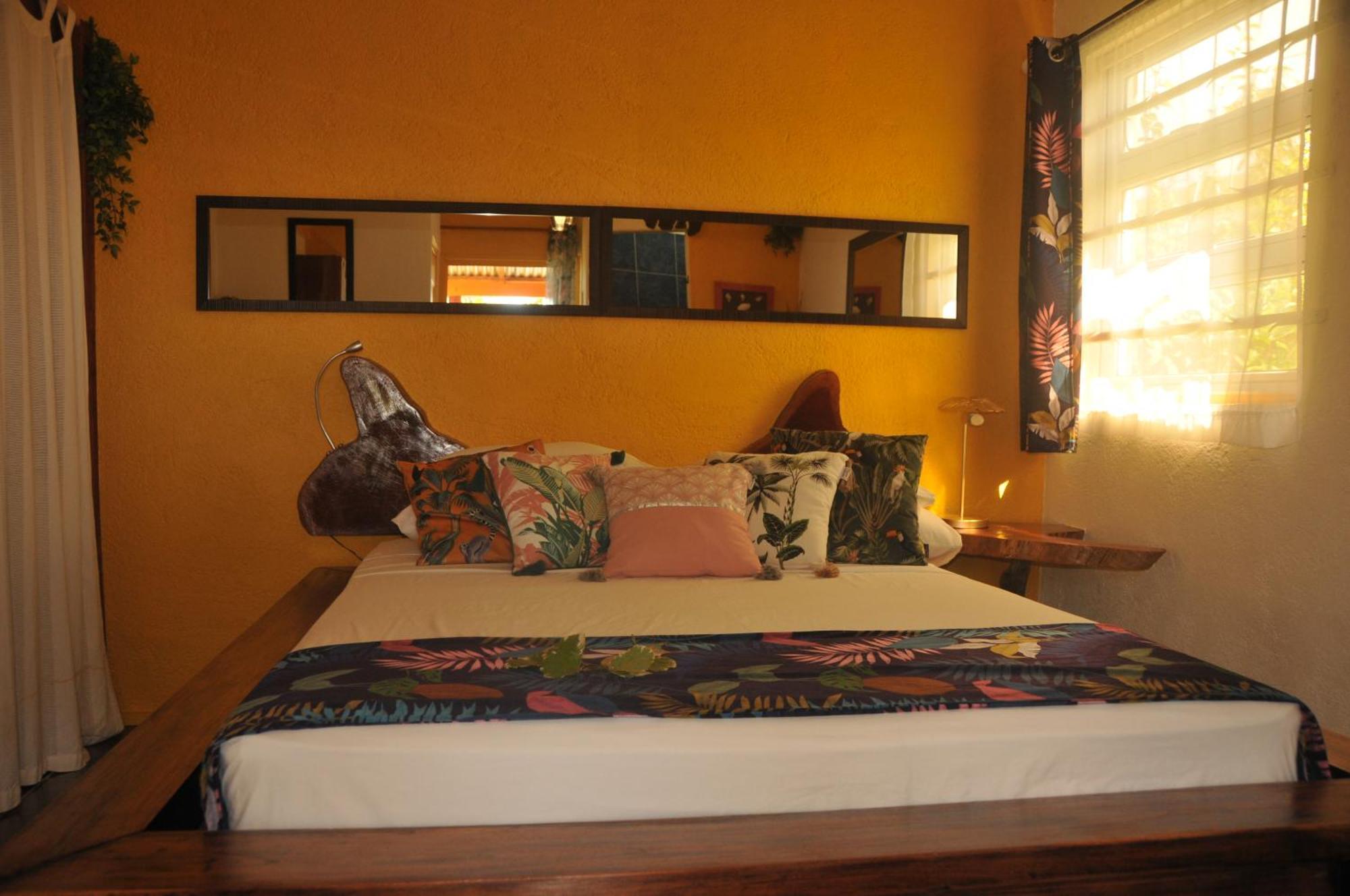 Mango Island Lodges Saint Joseph Bagian luar foto