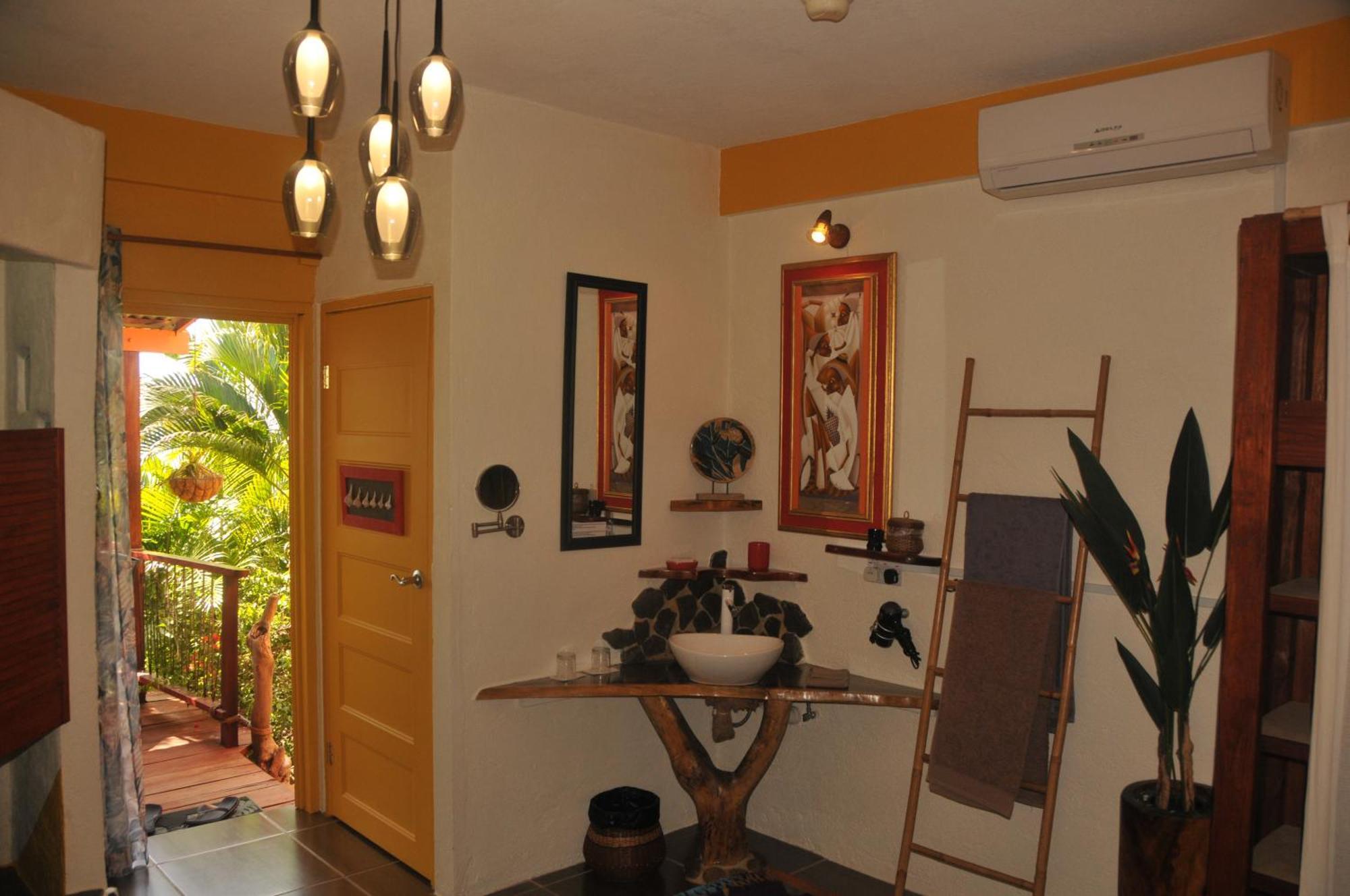Mango Island Lodges Saint Joseph Bagian luar foto