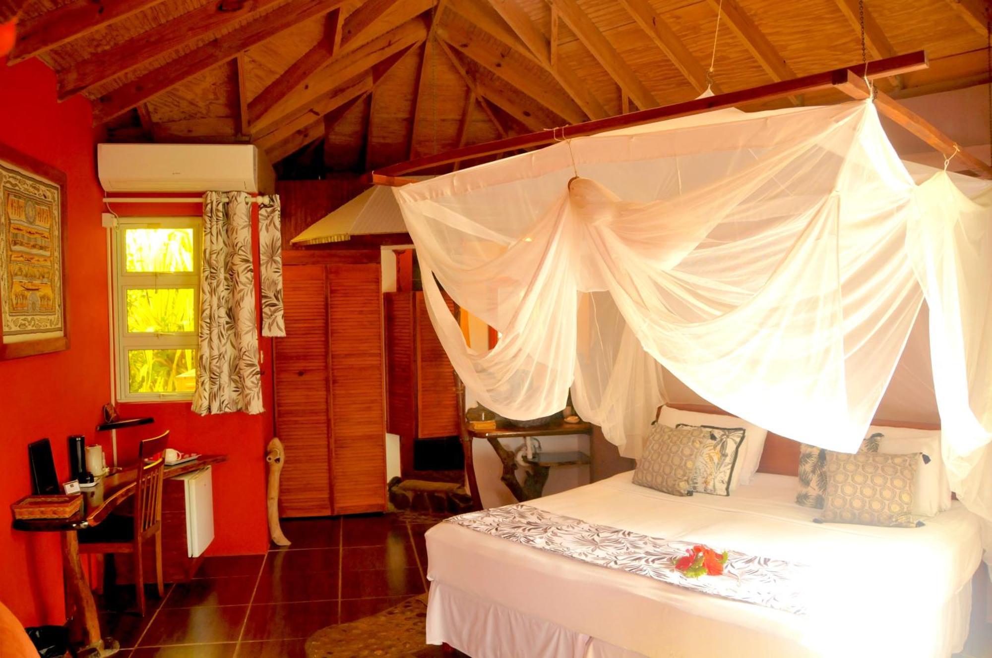 Mango Island Lodges Saint Joseph Bagian luar foto