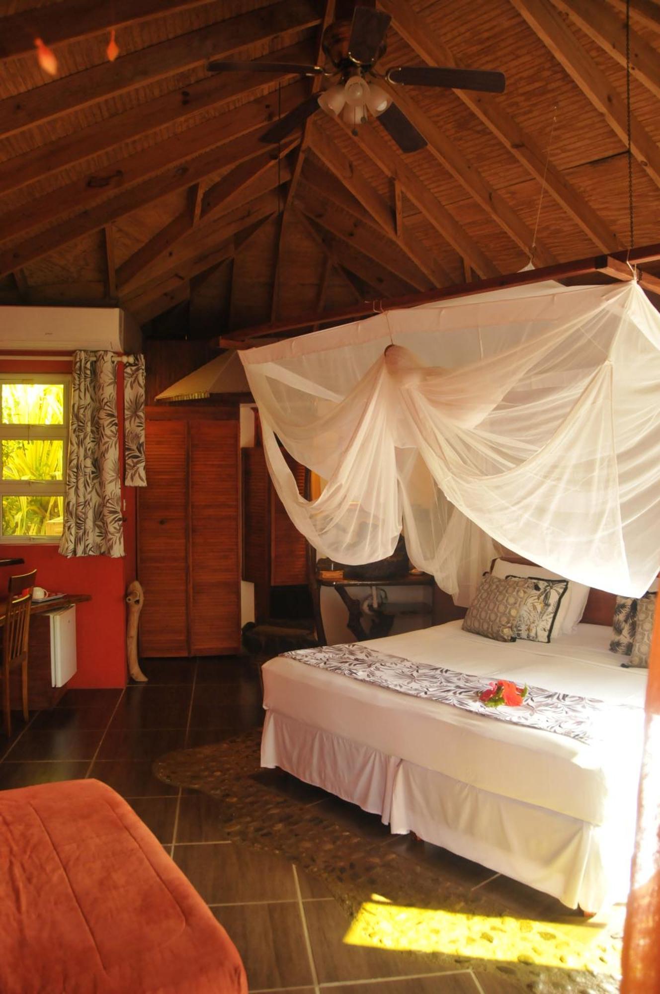 Mango Island Lodges Saint Joseph Bagian luar foto