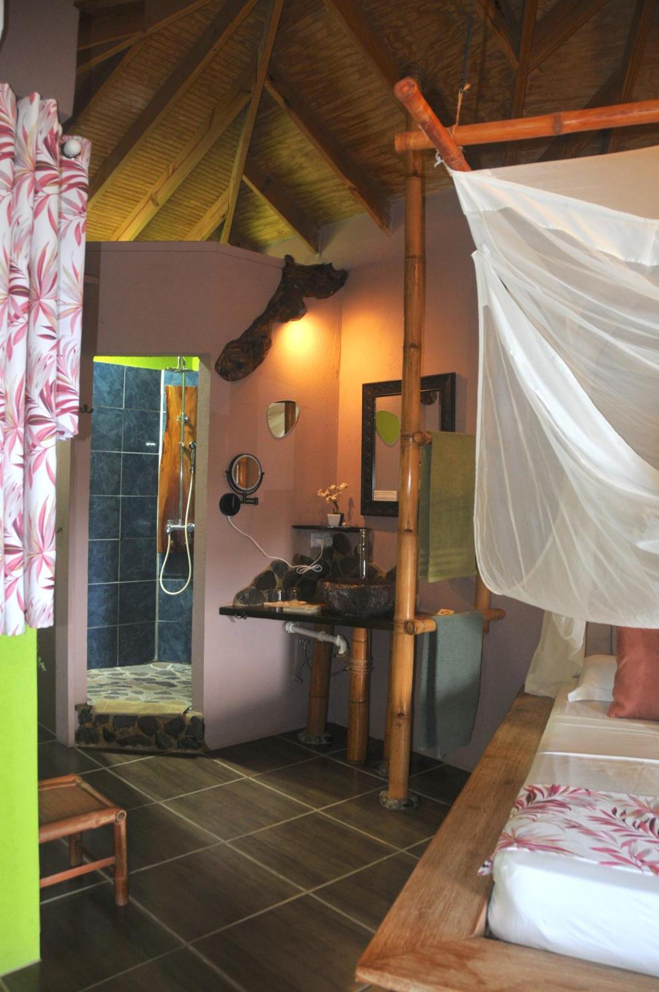 Mango Island Lodges Saint Joseph Bagian luar foto