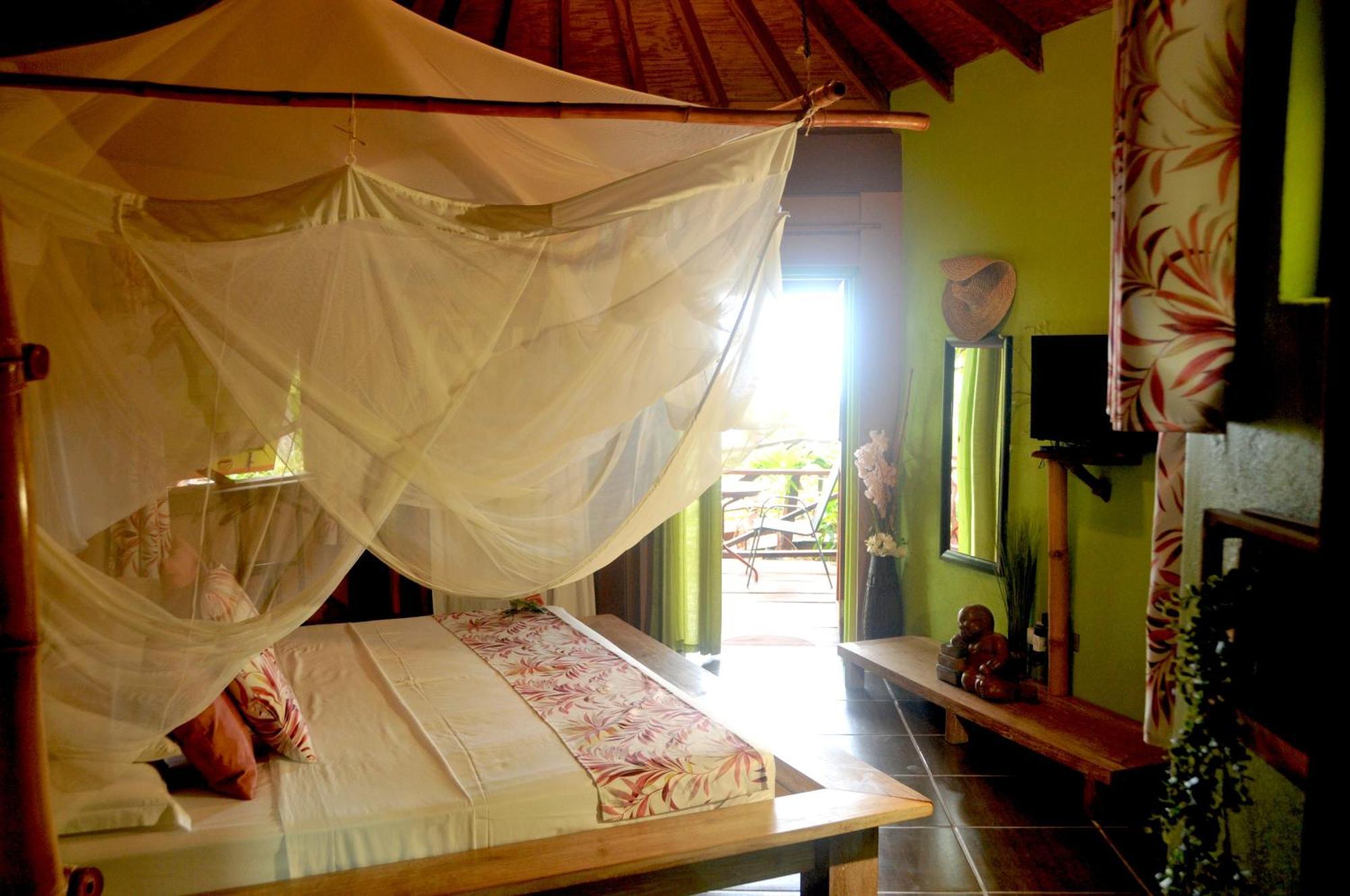 Mango Island Lodges Saint Joseph Bagian luar foto