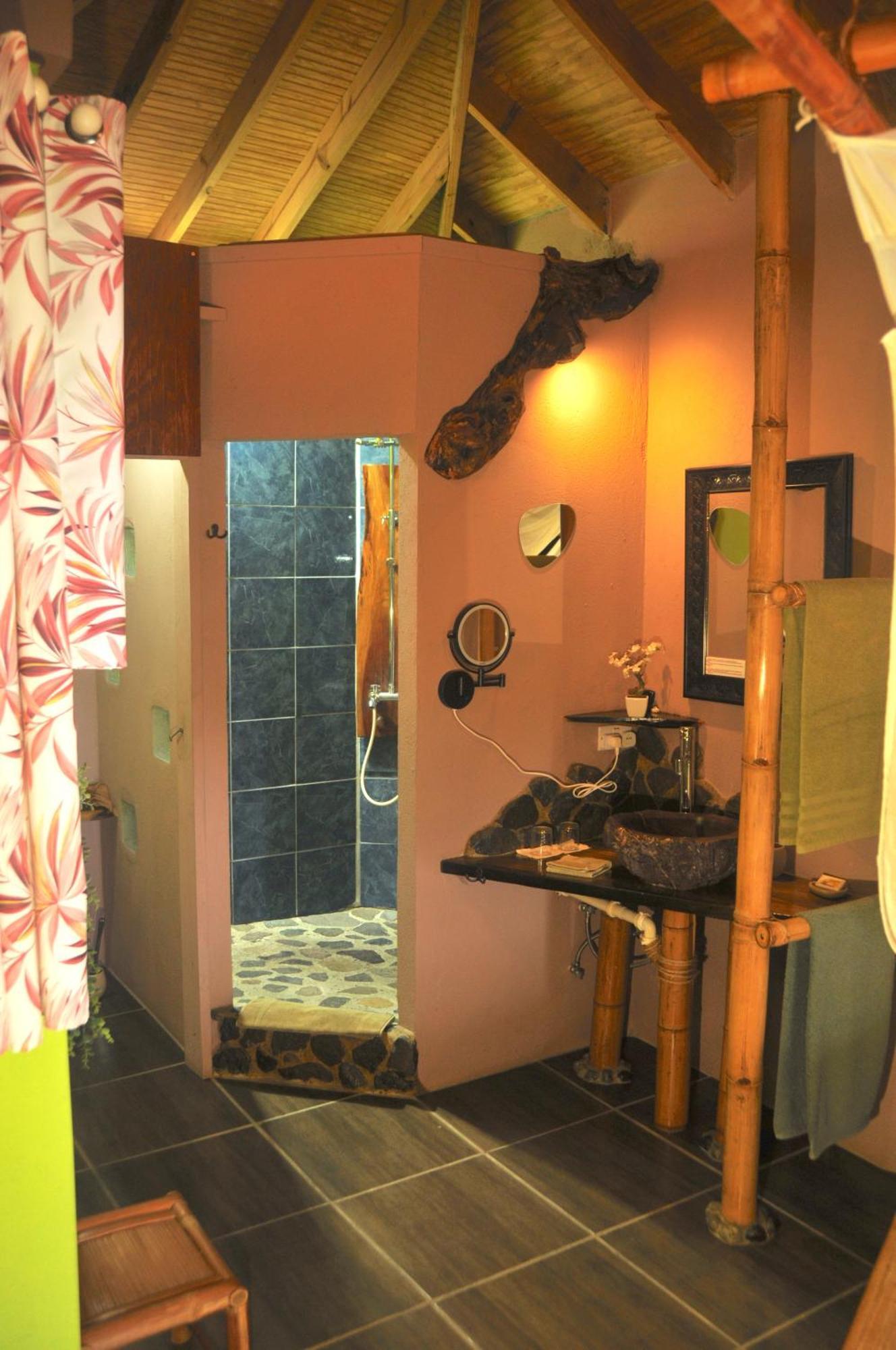 Mango Island Lodges Saint Joseph Bagian luar foto